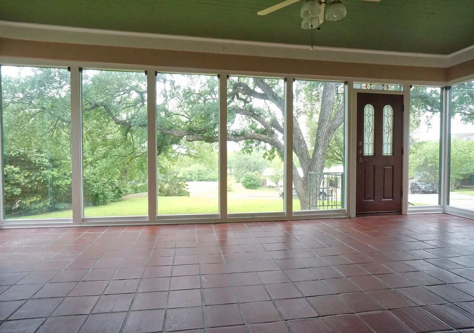 Bel Meade Beauty with Heated Pool and Hot-tub — Photo 3