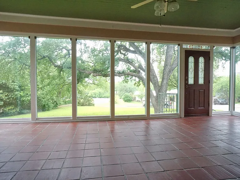149 Downing Dr — Photo 2