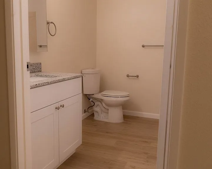 Willow Creek Apartments — Photo 20
