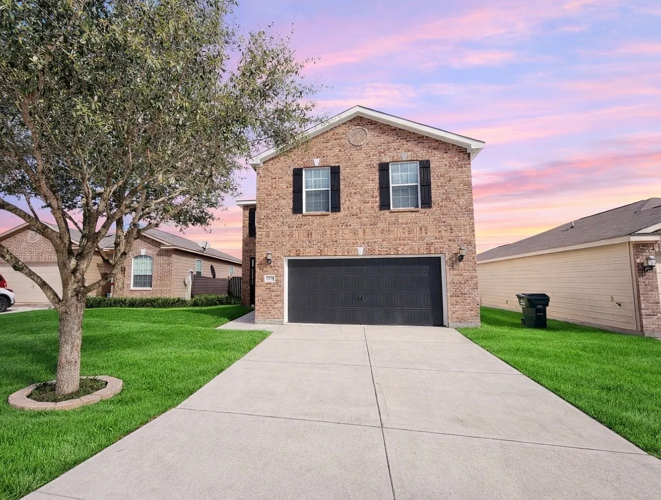 4 bed, 2100 sqft, $2,300 — Photo 2