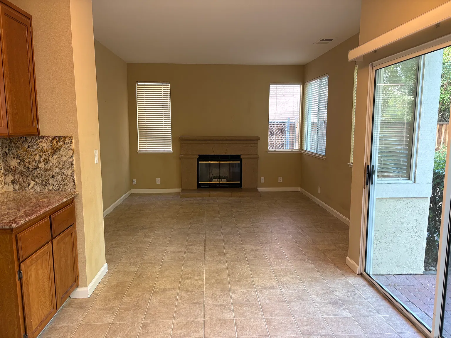 3 bed, 2.5 bath, 1630 sqft, $4,700 — Photo 4