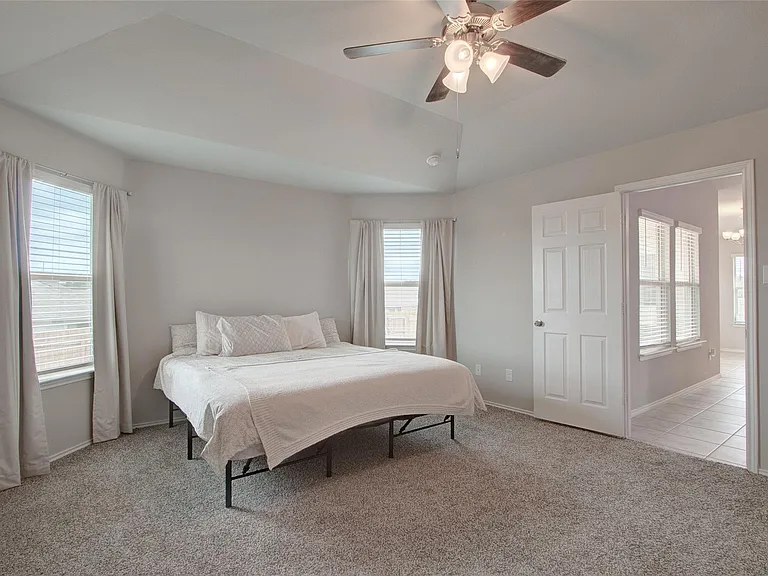 1317 Cesarina St — Photo 14
