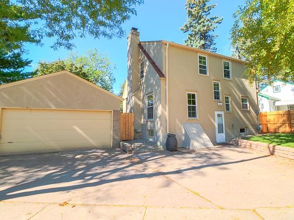 Dbl garage with access at the back of the home