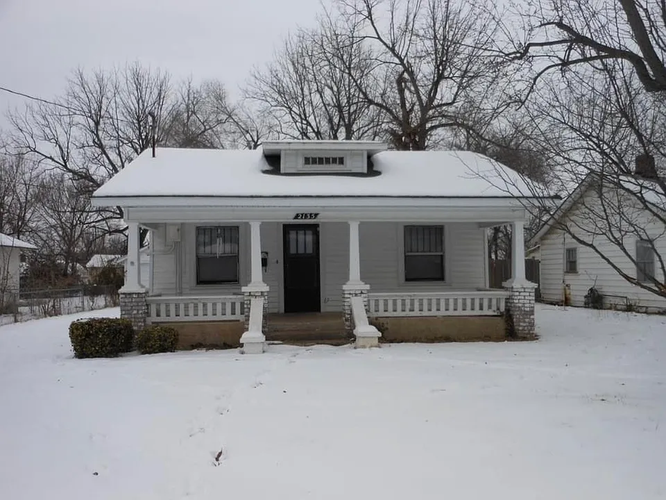 2135 W Elm St
