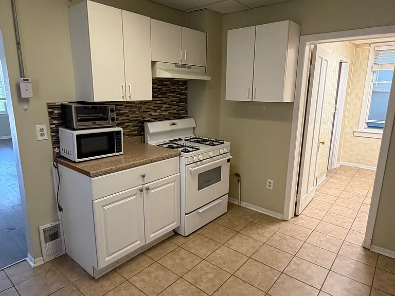 3162 Trowbridge St #1 — Photo 7