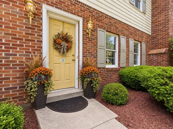 201 Boxwood Ct, McMurray, PA 15317