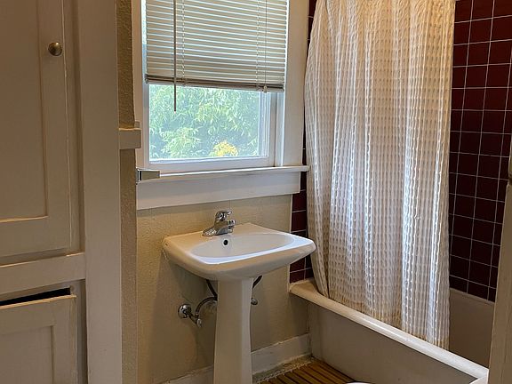 5th image of 244 Natalen Ave APT 3