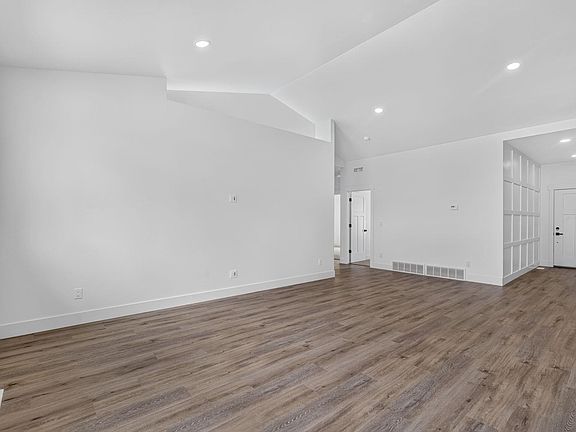 4th image of 404 W 16th St