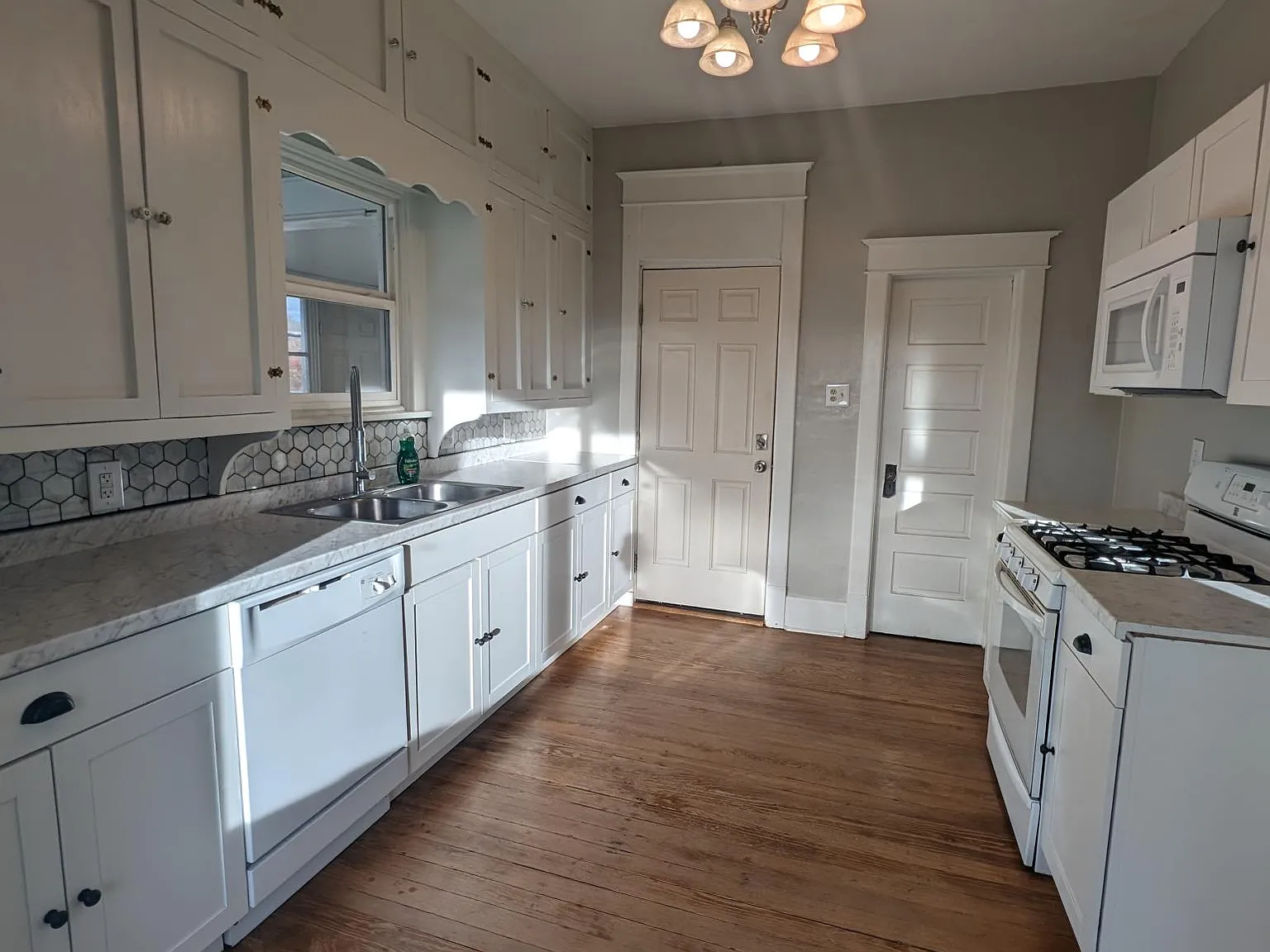 2 bed, 1078 sqft, $1,350 — Photo 4