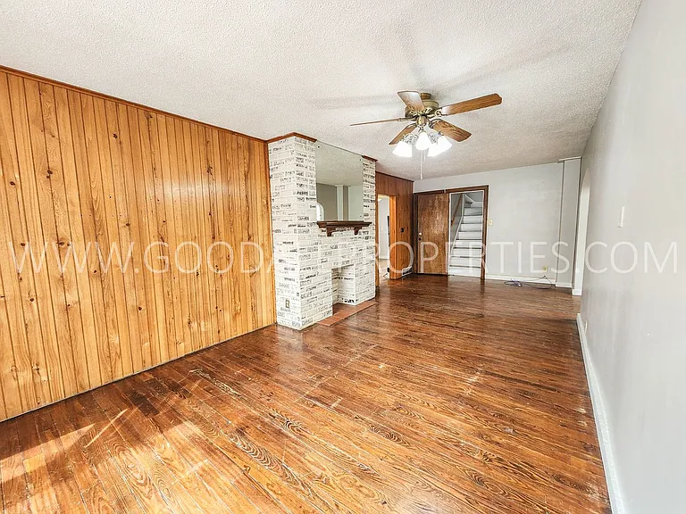106 E Bell Ave — Photo 2