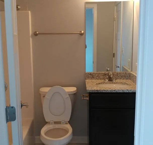 916 Regent Dr — Photo 5