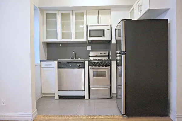 Rented by Metropolitan Equities | media 12