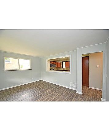 3rd image of 1726 Dewey Ave