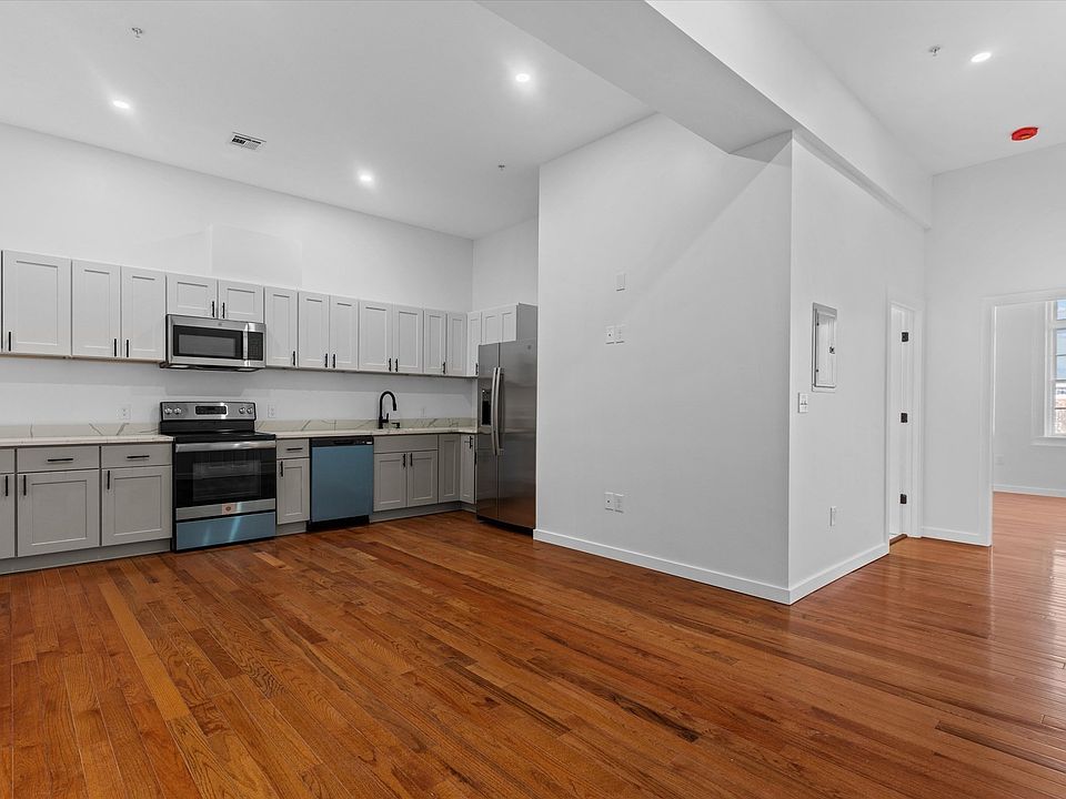 1st image of 276-280 Essex St #304
