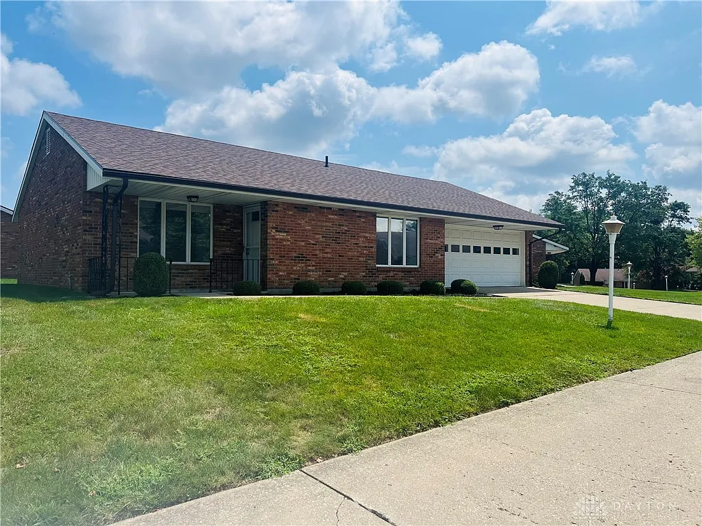 2912 Avery Cir photo 1