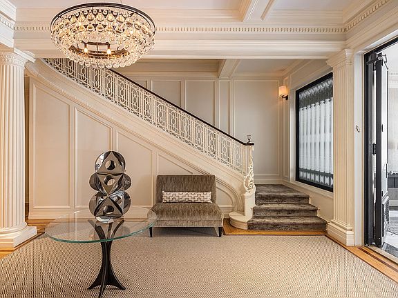 4th image of 40 W 74th St APT 1