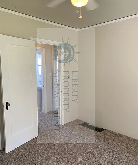 317 W Locust St — Photo 10