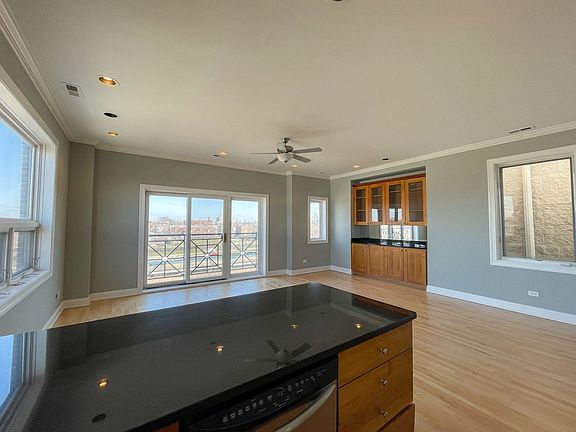 4th image of 2521 W Congress Pkwy APT 4
