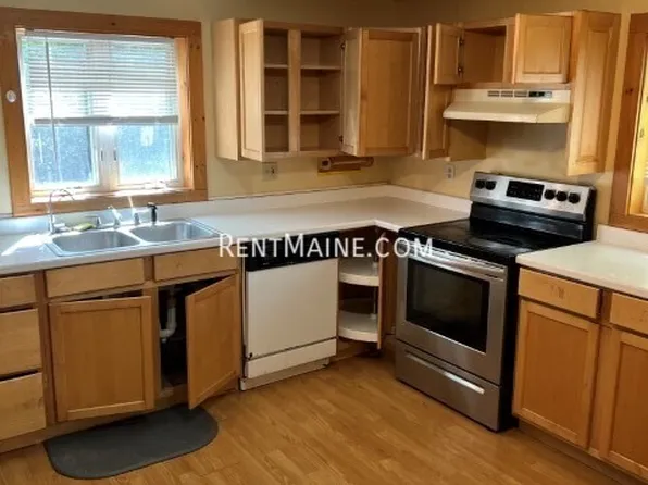 9 Winsor Ln APT B2, Blue Hill, ME 04614