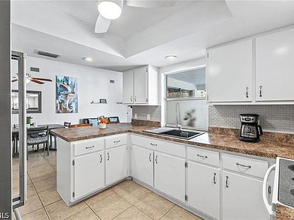 3rd image of 1015 SE 25th Ln