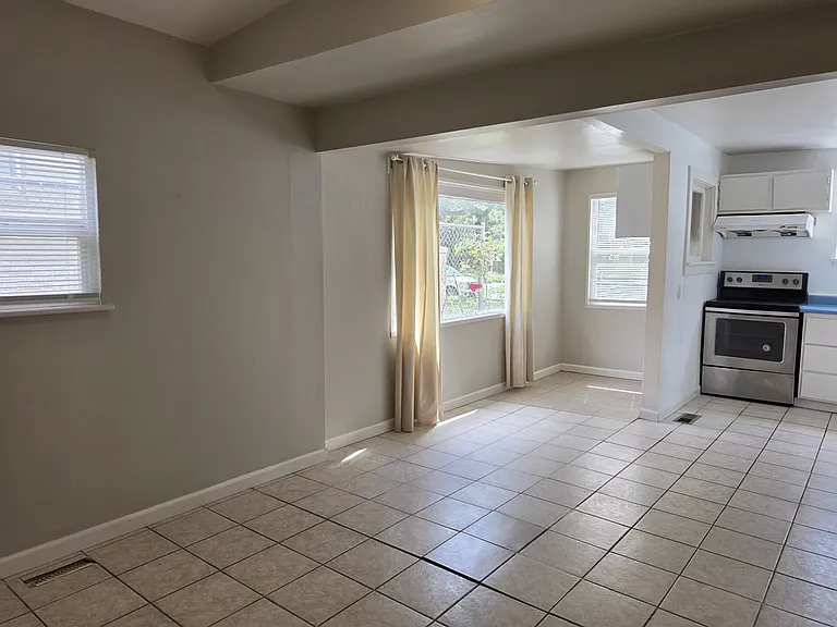 4894 Beacon Ave S — Photo 7