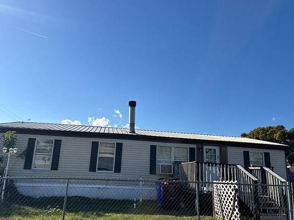 2nd image of 2001 Pine St