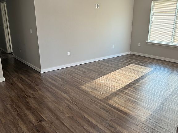 4th image of 409 10th Ave