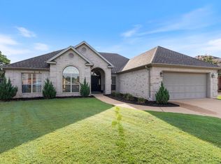 121 Sancerre Dr, Maumelle, AR 72113