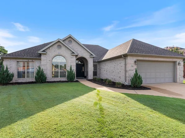 121 Sancerre Dr, Maumelle, AR 72113