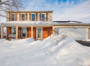 917 Hyde Park Ln, Naperville, IL 60565