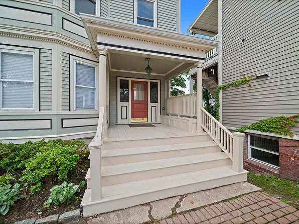 34 Davis Ave #3, Brookline, MA 02445