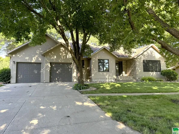 405 S Greene St, Rock Rapids, IA 51246