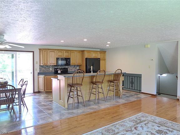 2nd image of 4777 Emerald Ln