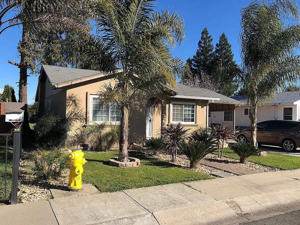 555 Washington Ave photo 1