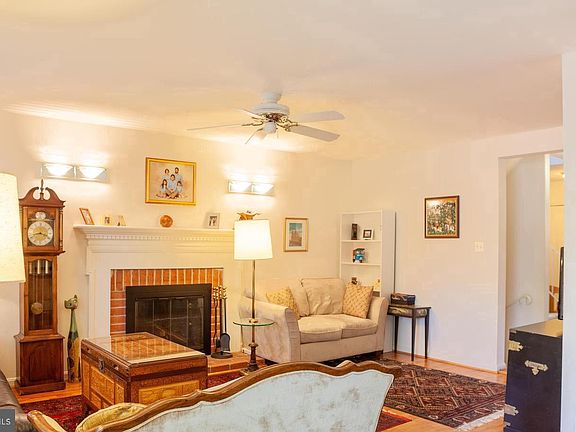 3rd image of 9949 Longford Ct