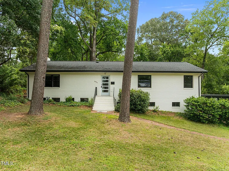 3026 Devonshire Dr — Photo 1