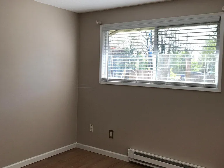 9455 SW Commercial St #9455 — Photo 7