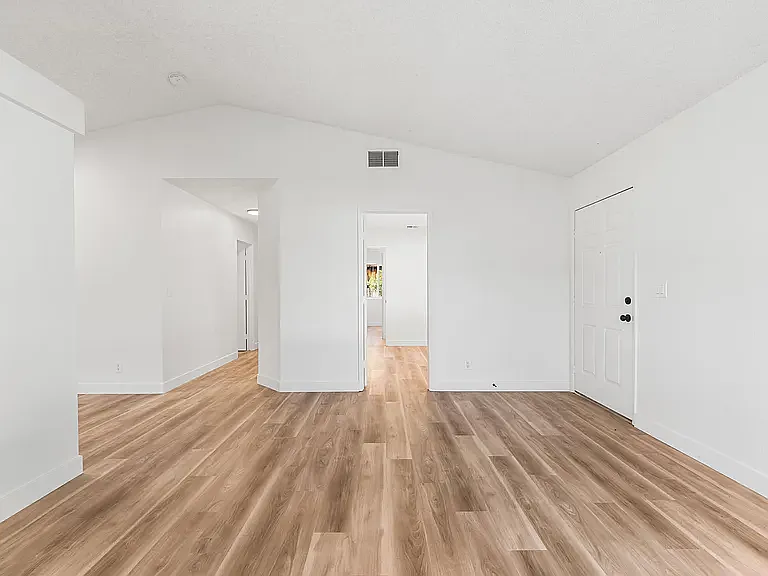 3817 Fernwood St — Photo 13