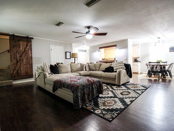 5th image of 205 S Park Dr