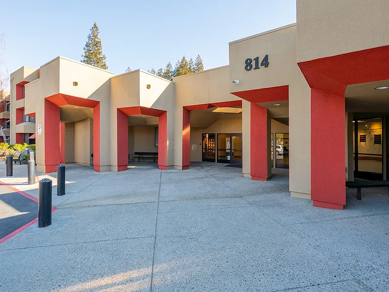 Redwood Senior — Photo 41
