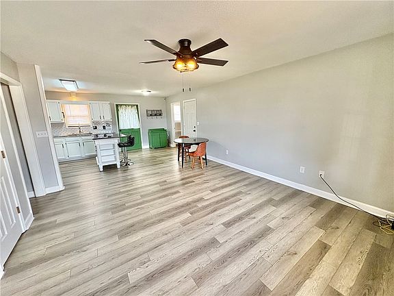 4th image of 2301 Rolling Green Rd