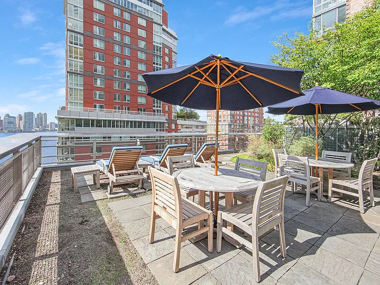211 N End Ave #14H — Photo 10