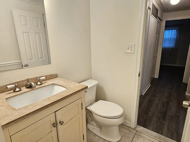 Regina Dr — Photo 26