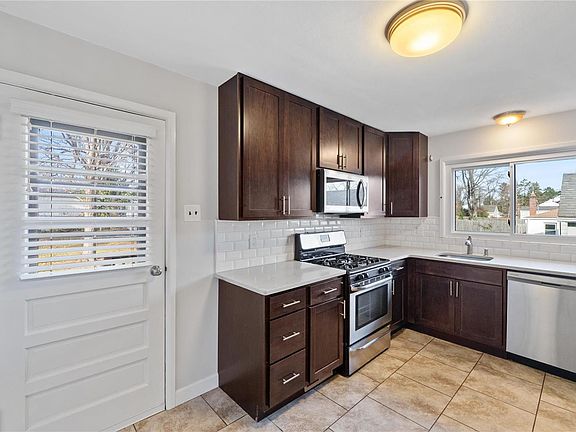 3rd image of 1207 Folger Ave