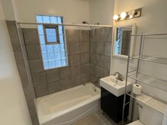 4th image of 3113 N Hoyne Ave #1