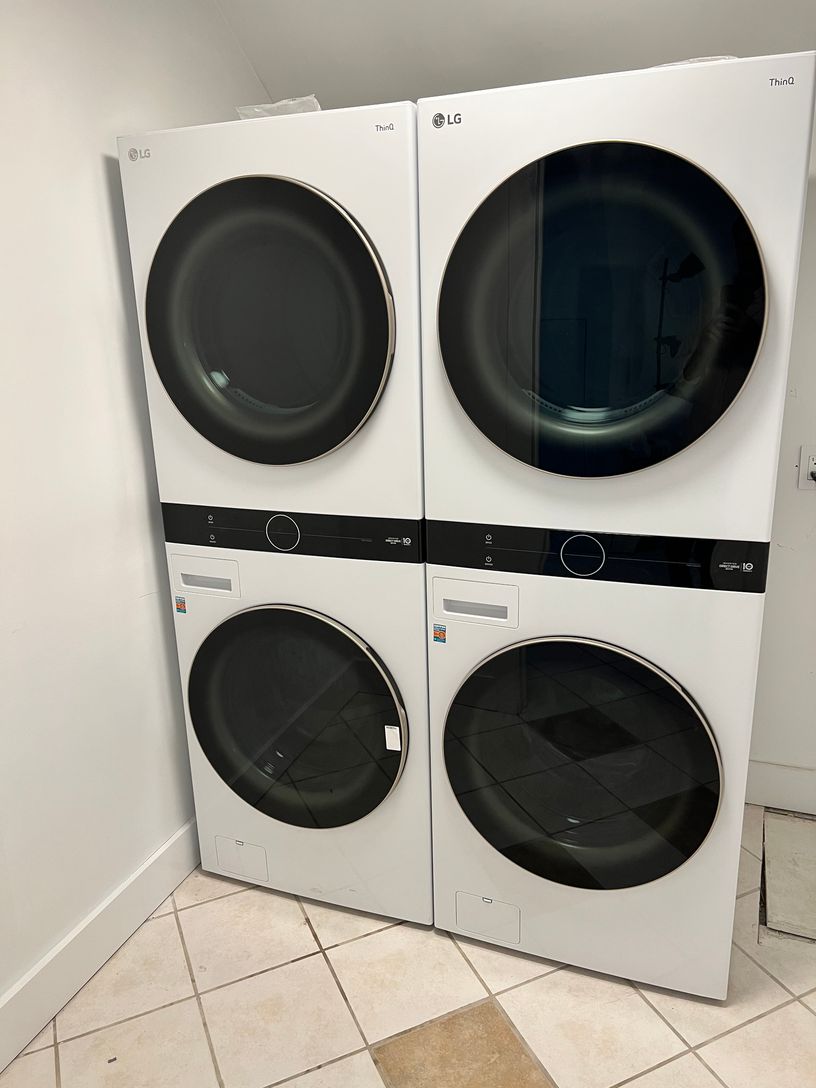  2 brand-new double stacked washer and dryer sets . Very helpful with the pool/ beach towels &laundry