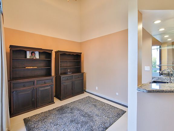 4th image of 5340 Yarmouth Ave Unit 301