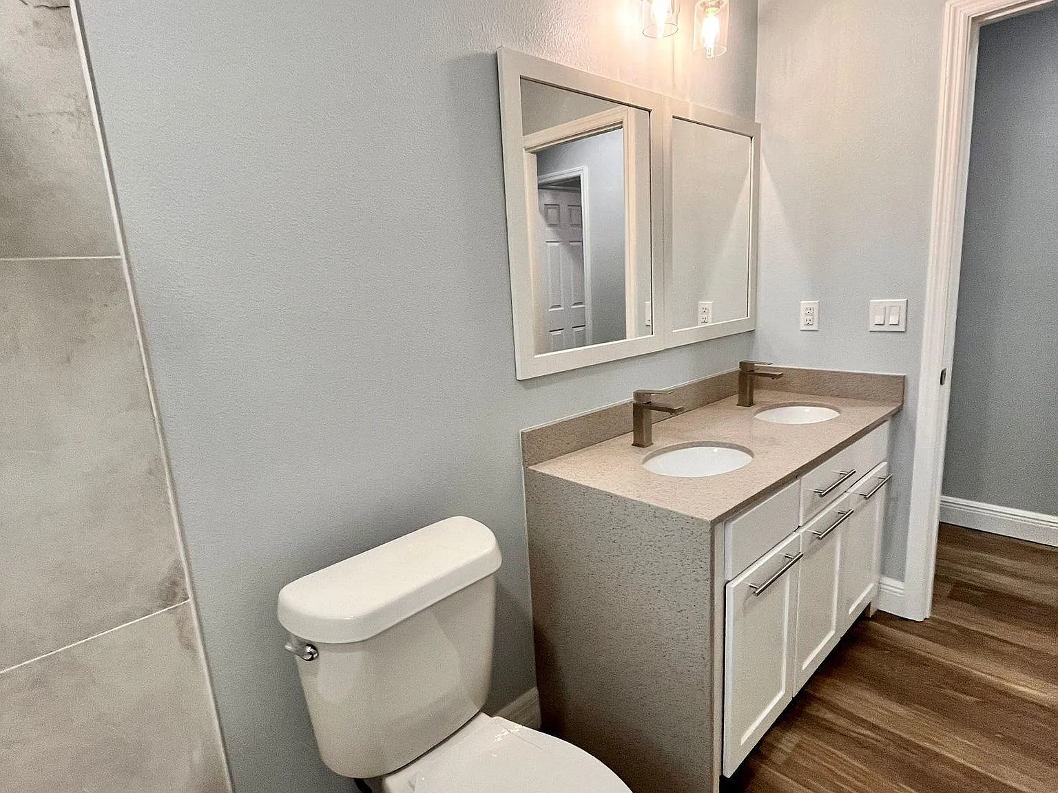 4 bed, 1.0 bath, 993 sqft, $910 — Photo 3