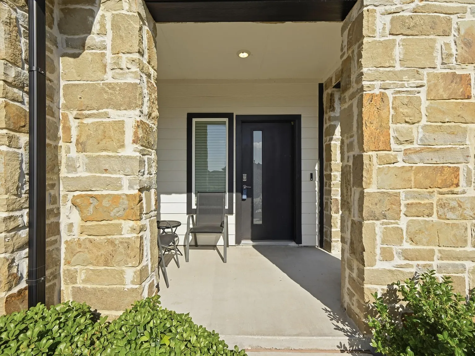3 bed, 2.0 bath, 1499 sqft, $1,800 — Photo 4