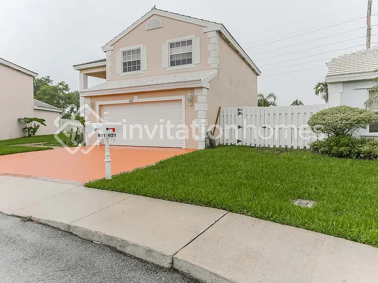 631 Royal Palm Way — Photo 1